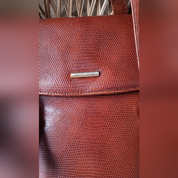 Vintage Albert Nipton Elegant Brown Leather Handbag - Picture 2 of 7